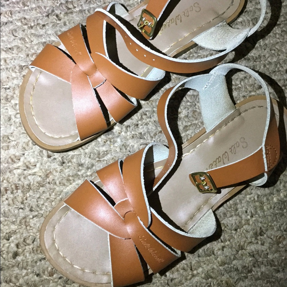 Saltwater Sandals//Tan//Size 8 Women’s